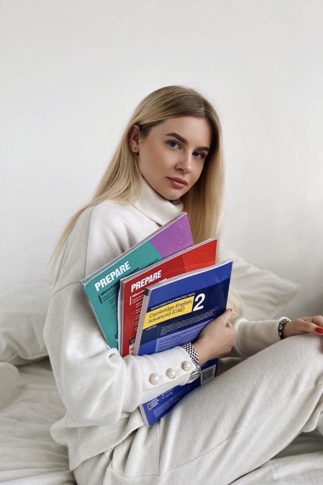 Анастасия Сергеевна — преподаватель английского языка онлайн-школы «Познание»
